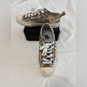 DYBBUK NWOT Brown/Green Fall Inspired Canvas Skater Style Sneakers Size 7